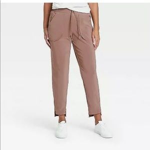 Women’s All in Motion Cropped Pant Large short